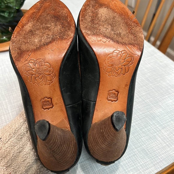 Vintage Leather J shoes - Picture 6 of 8